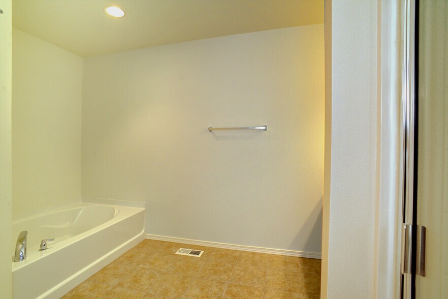 Building Photo - 20315 122nd Pl NE