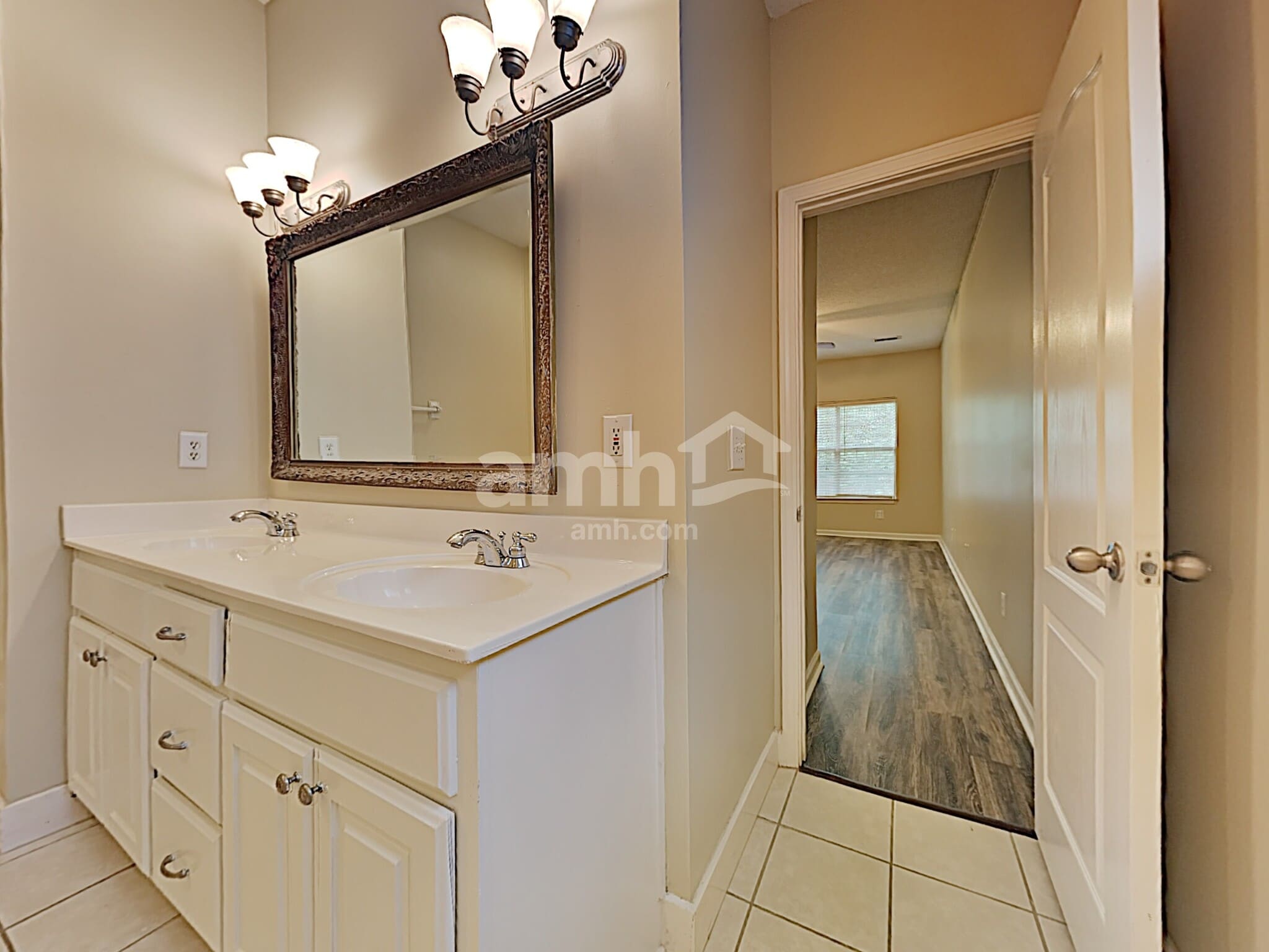 Building Photo - 3864 Lake Village Cv