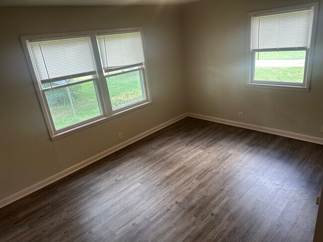 Building Photo - 1007 Mayes Ave