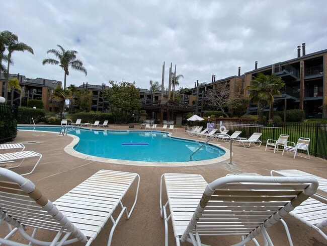 Building Photo - Spacious 2 Bedroom/ 2 Bath in the Highly Desired Tropical Setting of Windsong Cove Community of C...