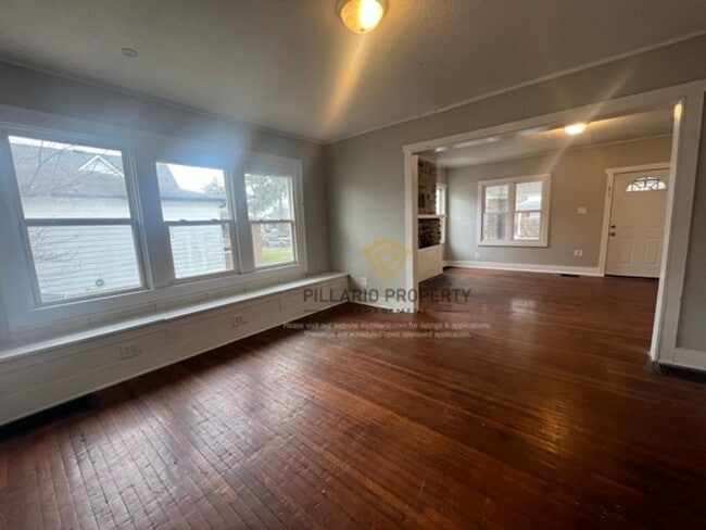 Building Photo - Close to Downtown Indy, Crown Hill, 4 Bedroom, 2 Bathroom House Available NOW!