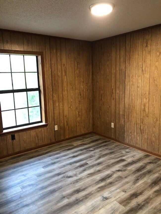 Building Photo - Renovated 3 Bedroom 1 Bath Home on 1 Acre for Rent!