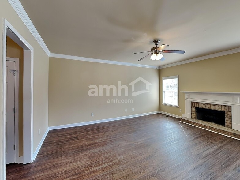 Building Photo - 3016 Sommette Dr