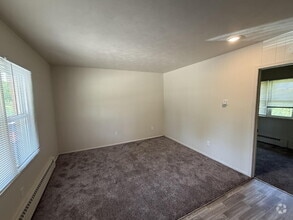 Building Photo - 1BR Utilities Included!