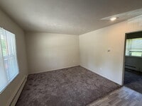Building Photo - 1BR Utilities Included!