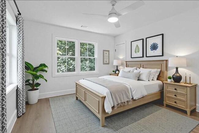 Building Photo - Designer Living with Charm in North Buckhead