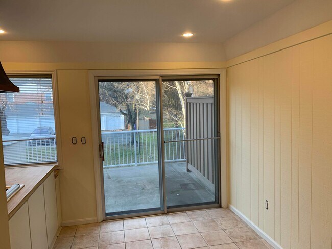 Building Photo - 82 Yorktown Dr