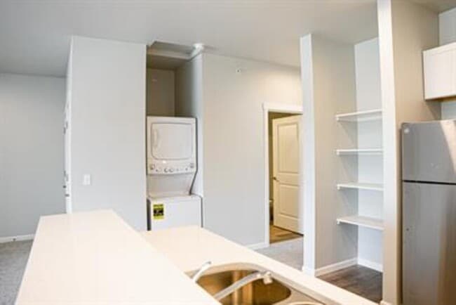 Building Photo - 875 village loop