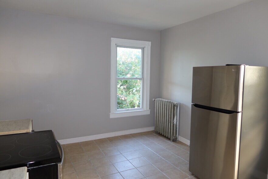 Unit 2 Kitchen - 16 Benton St