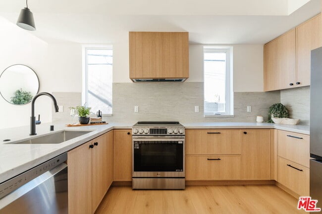 Building Photo - 6763 Lexington Ave