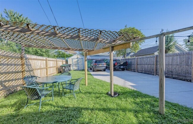 Building Photo - 118 Nassau Ave