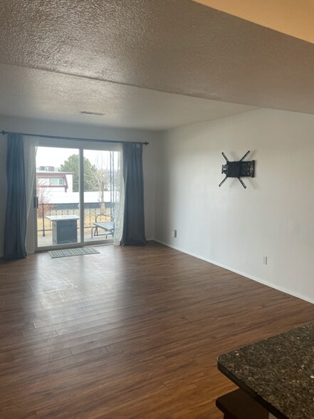 Building Photo - 326 14th Ave S