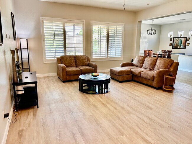 Building Photo - 11133 E Tumbleweed Ave