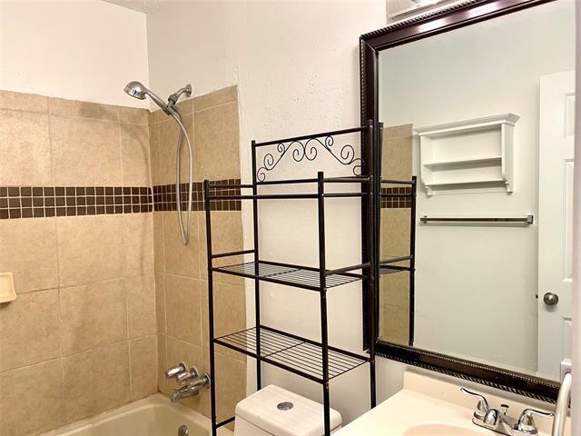 Building Photo - 3645 Mosswood Dr