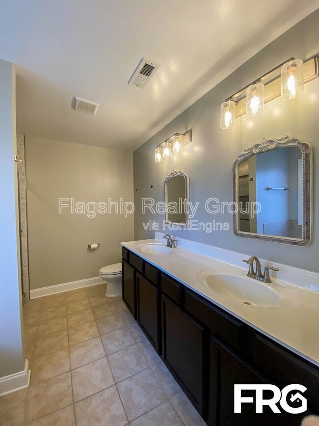 Building Photo - 203 Carew Dr