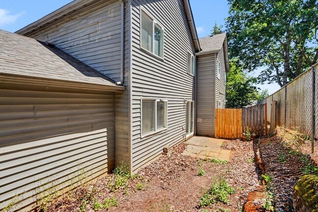 Building Photo - 5260-5262 Springcrest Drive