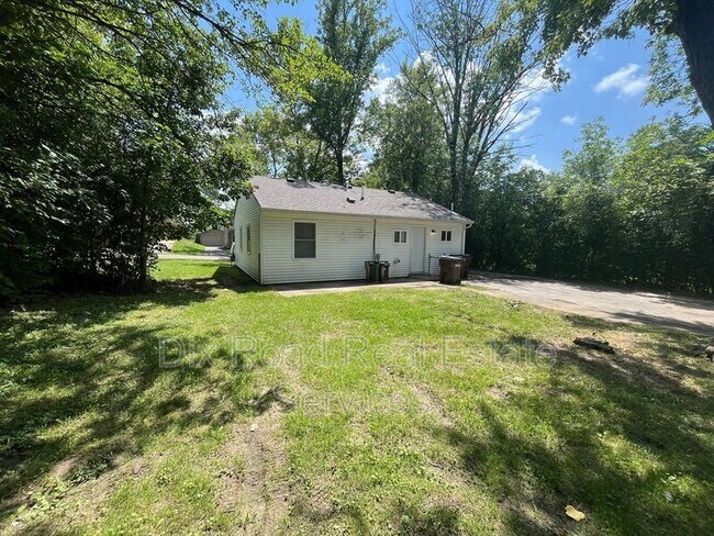 Building Photo - 4459 Catalina Ave