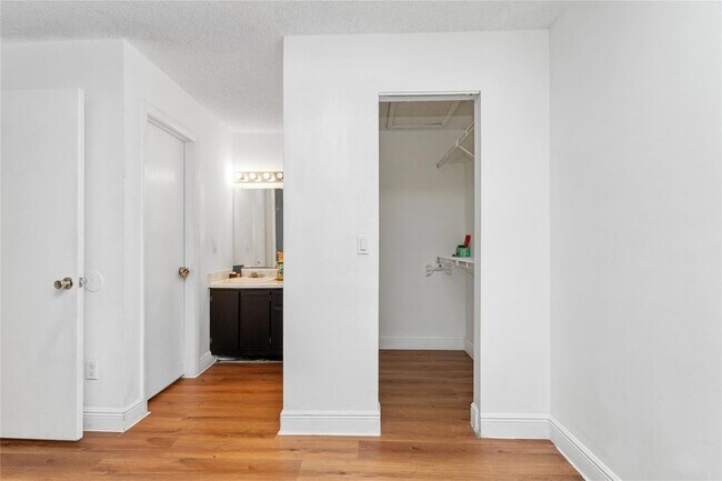Building Photo - 1237 SW 46th Ave