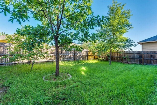 Building Photo - 185 Tallow Trl