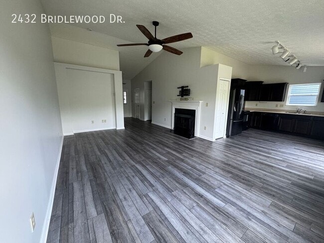 Building Photo - 2432 Bridlewood Dr