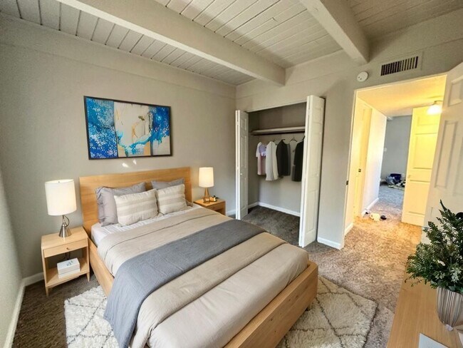 Building Photo - 425 E Fountain Pl