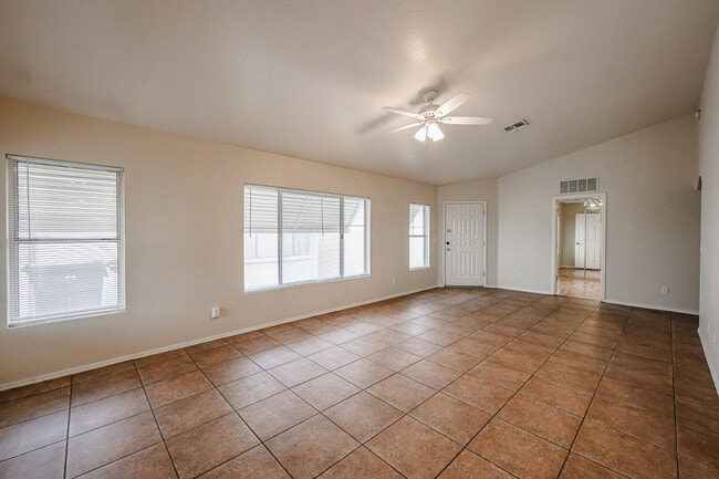 Building Photo - 10935 W Ruth Ave