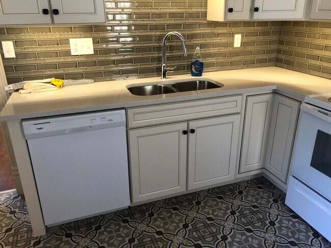 Building Photo - 214 N Canyon Rd