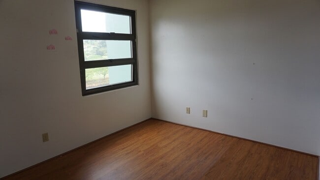 Building Photo - 2-bedroom, 1-bathroom unit with stunning m...