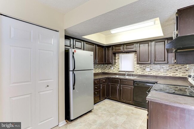 Building Photo - 6388 New Haven Ct