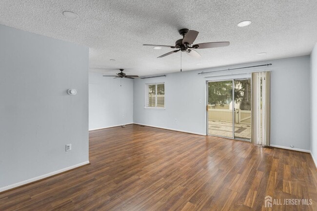 Building Photo - 113 Thoreau Dr