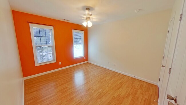 Building Photo - 622 Thorncliff Dr