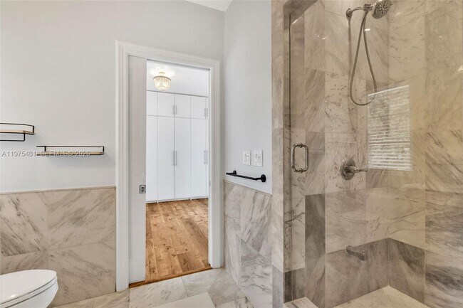 Building Photo - 113 NE 101st St