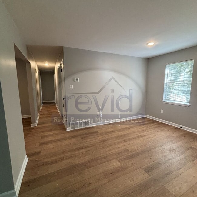 Building Photo - Recently Renovated 3Bed/1.5Bath Available ...