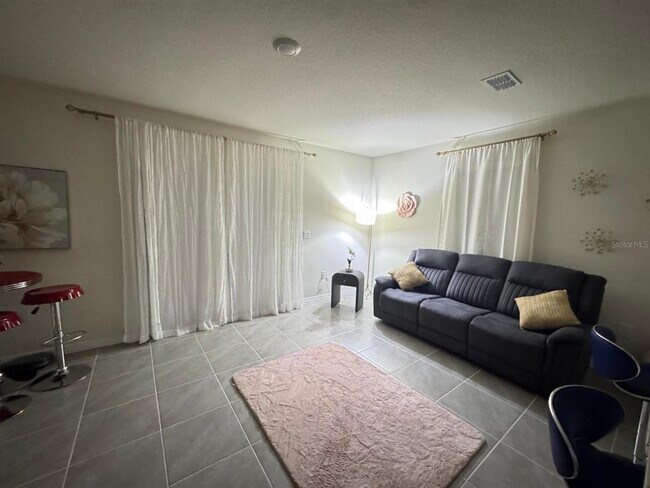 Building Photo - 2369 Penguin Blvd