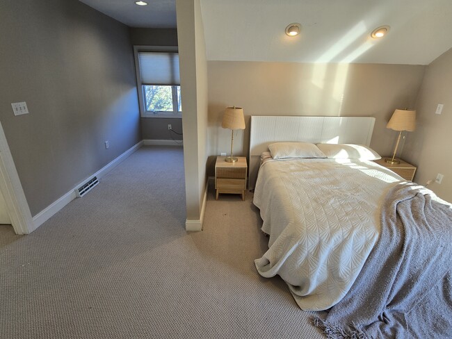 Building Photo - 117 St Charles Ct