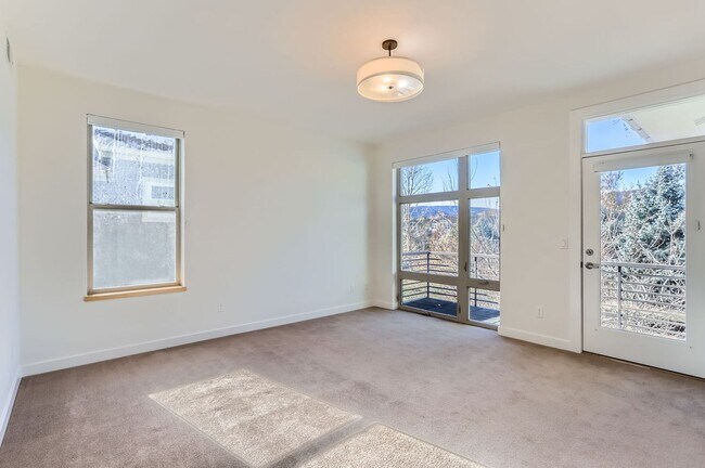 Building Photo - Modern 4-Bedroom Townhouse with Stunning Views in Boulder, CO