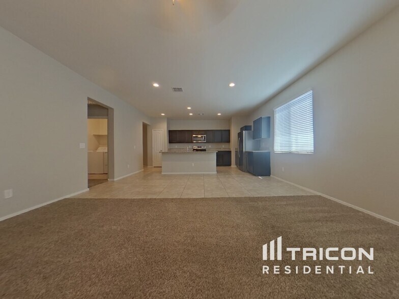 Building Photo - 31043 W Mitchell Dr
