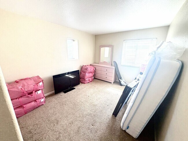 Building Photo - 10960 Woolwich Way