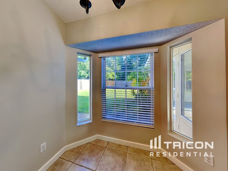 Building Photo - 1133 Linwood Loop