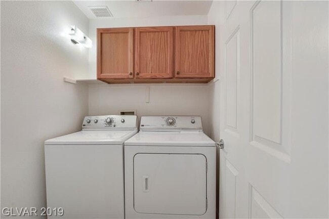 Building Photo - Single Story Townhome in Mountain Gate Community COMING SOON!