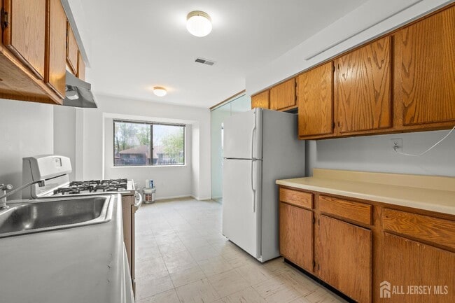 Building Photo - 823 Edison Glen Terrace