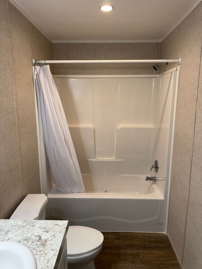 Building Photo - 465 Royal Manor Rd