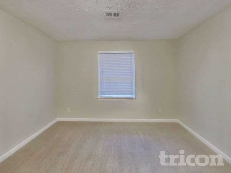 Building Photo - 305 Woodsong Dr