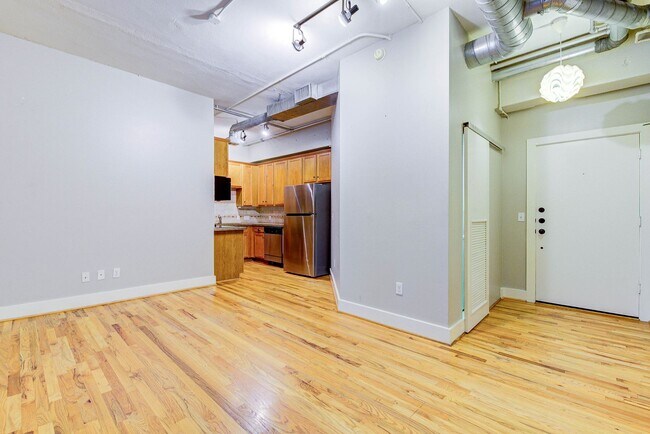 Building Photo - Exceptional 1 bed/1bath loft-style unit in...