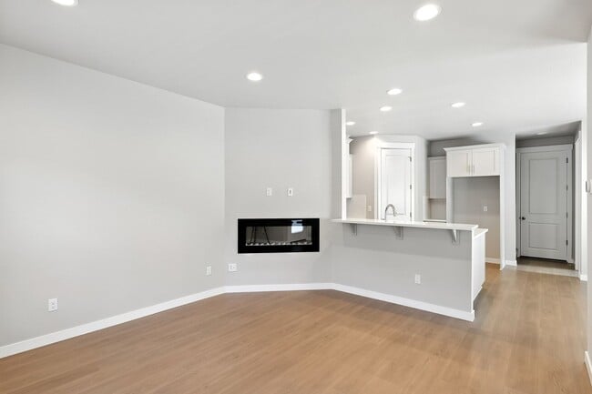 Building Photo - Brand New Townhome in Pleasant Valley Vill...