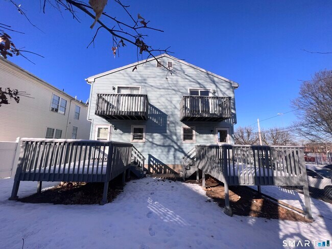 Building Photo - 93 Shell St