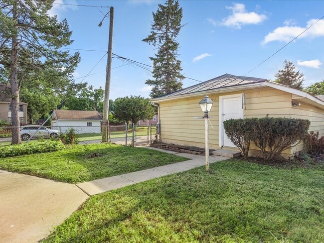 Building Photo - 1111 20th St