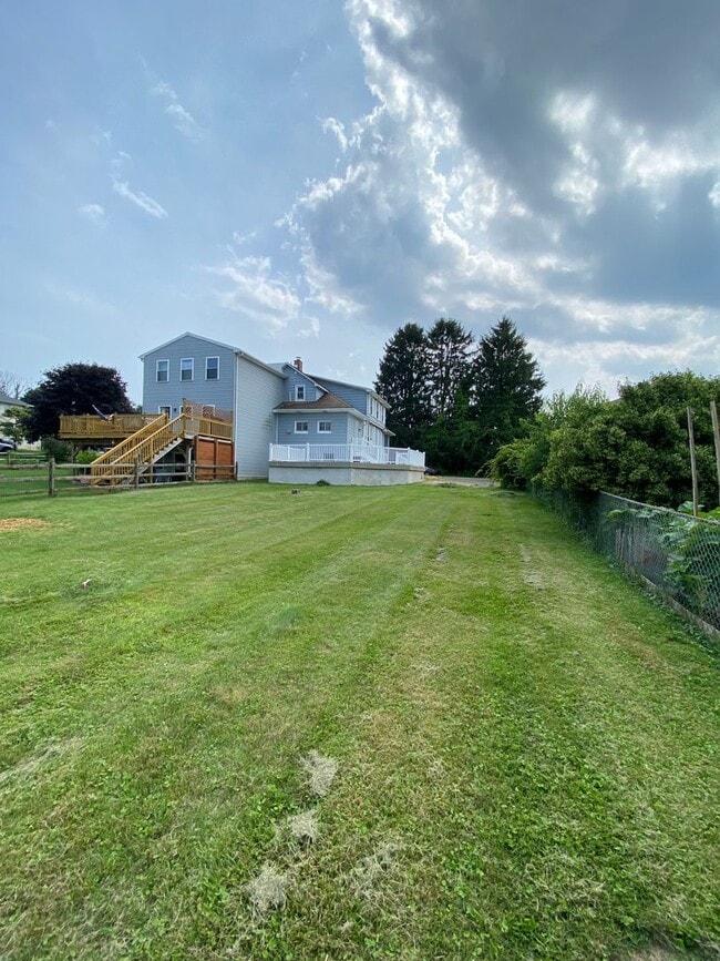 Building Photo - Cozy Renovated 2-Bedroom Home in Emmaus