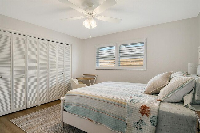 Building Photo - 6722 Roxbury Dr