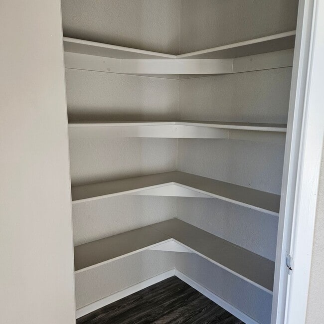 Building Photo - Solar home for Rent!